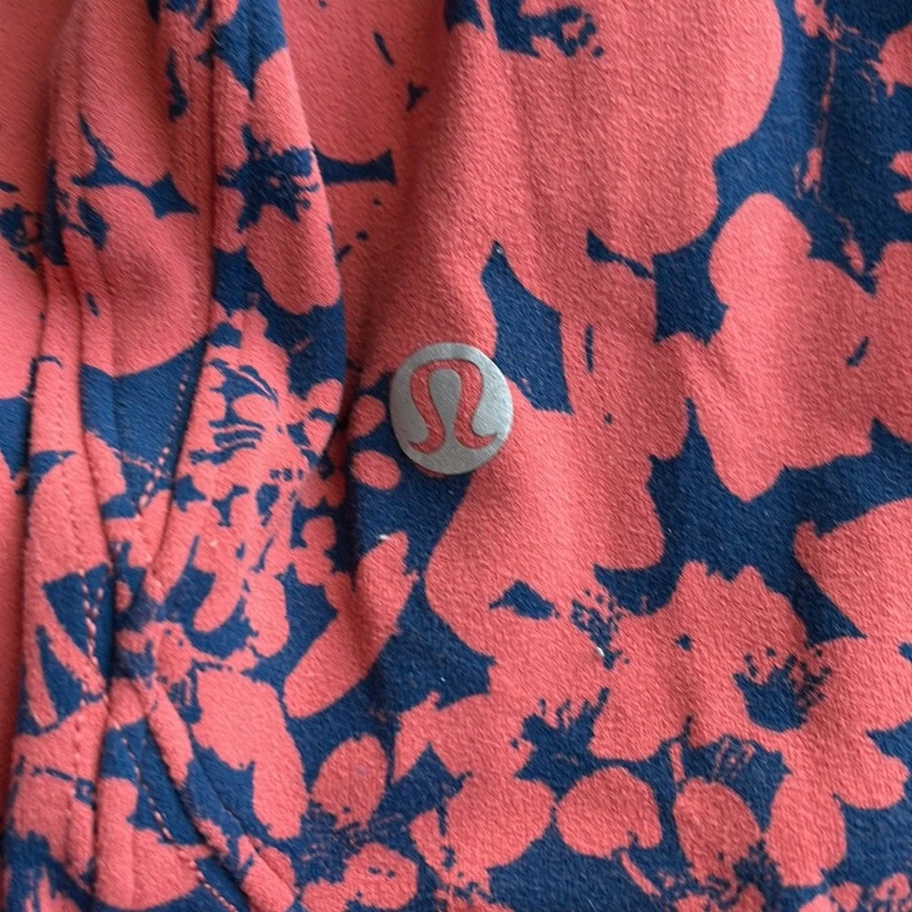 LuLulemon leggings in Hawaiian floral  pattern - Picture 3 of 4